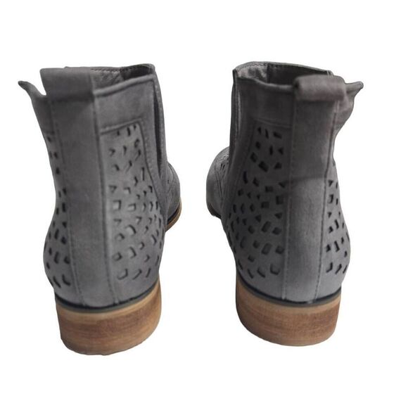 NEW Journee Collection Faux Suede Geometric Laser Cut Side Split Booties Size 7 - Picture 6 of 12